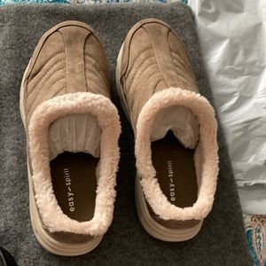 Easy Spirit - size 8 - Taupe -BFUZZ2 New in Box